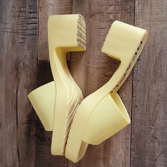 Beach by Matisse Jelly Heels - Picture 2 of 3